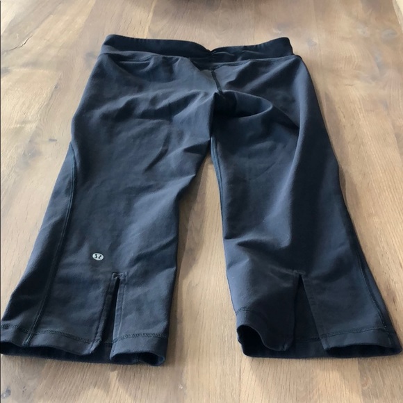 Lululemon Crop Capris - Picture 3 of 8